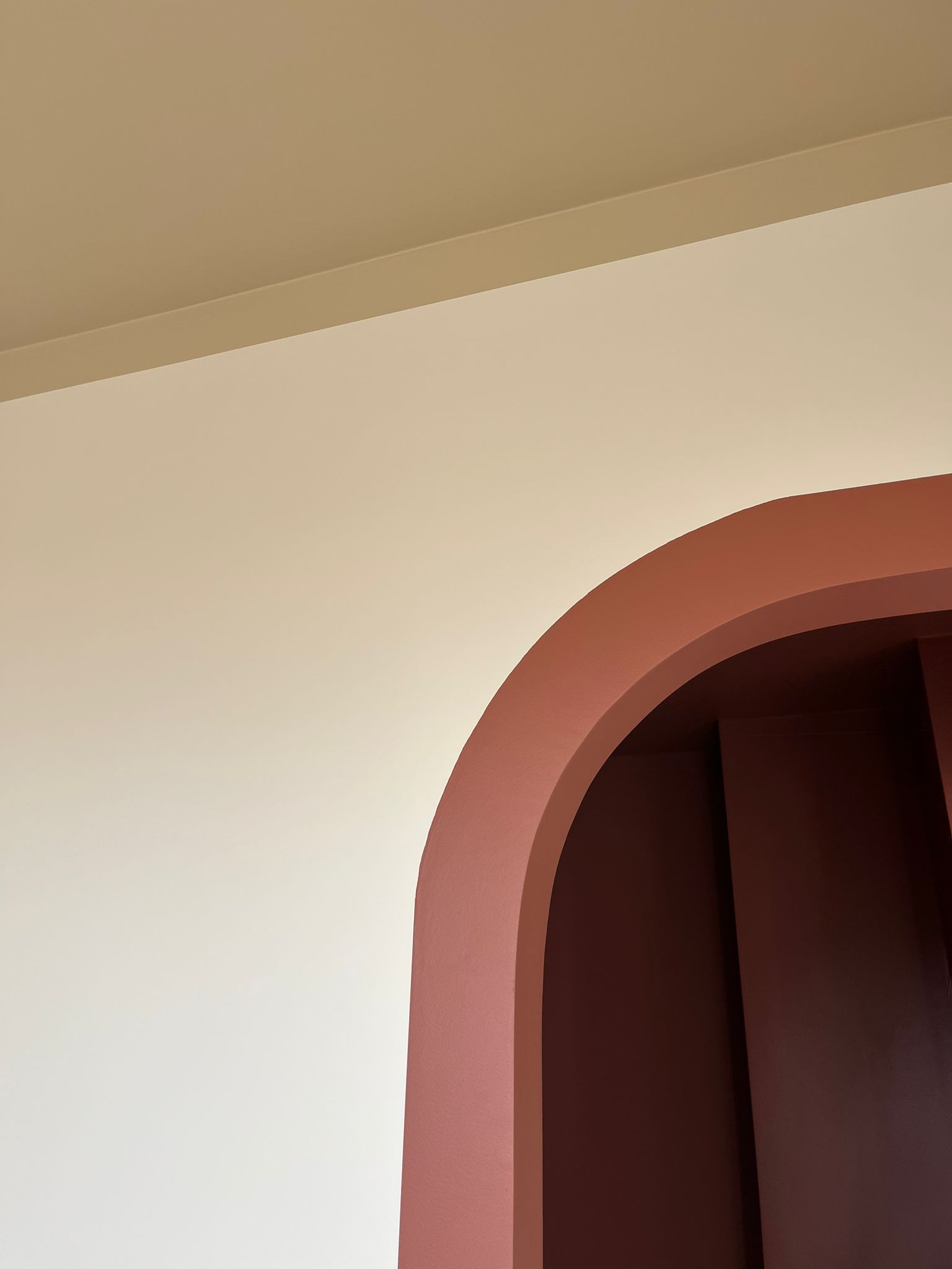 peinture arche et plafond brique et taupe